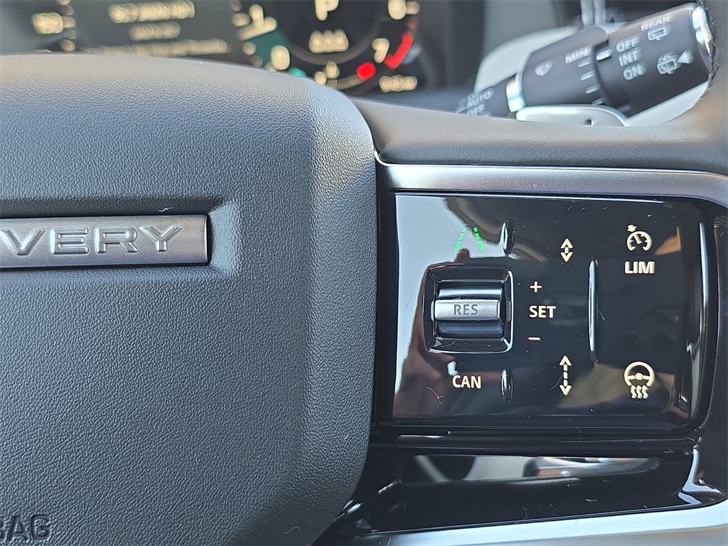 2025 Land Rover Discovery Sport SE photo 18