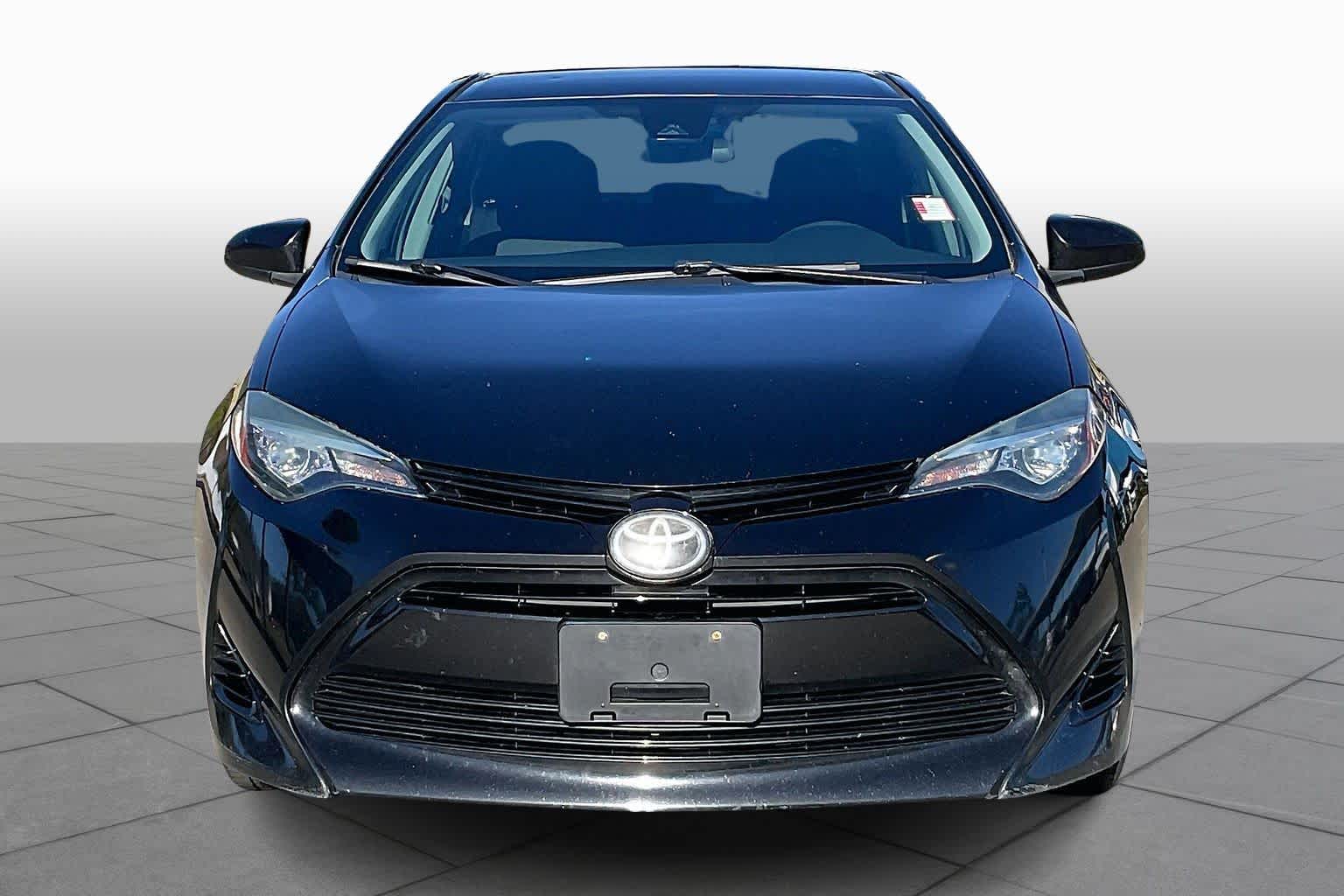 2017 Toyota Corolla LE photo 3