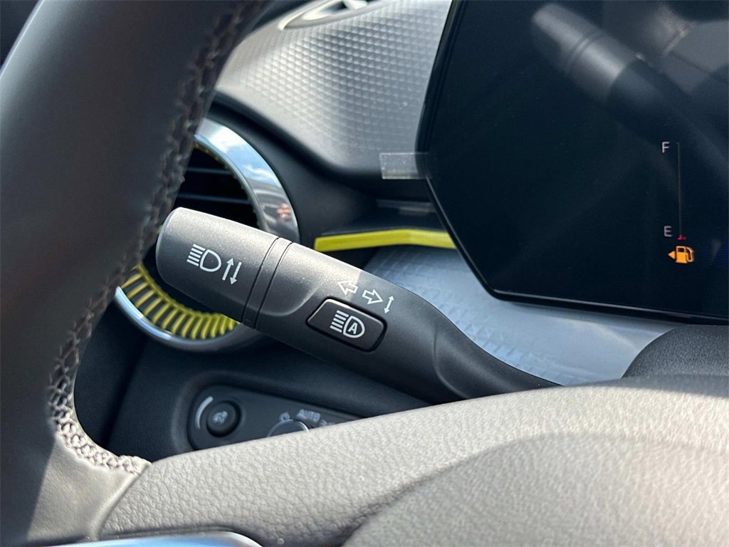 2025 Chevrolet Trax LT photo 21
