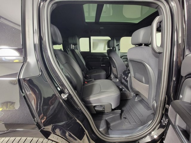 2025 Land Rover Defender 130 V8 photo 2