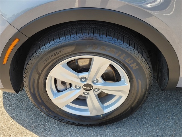 2023 Kia Sorento LX photo 17