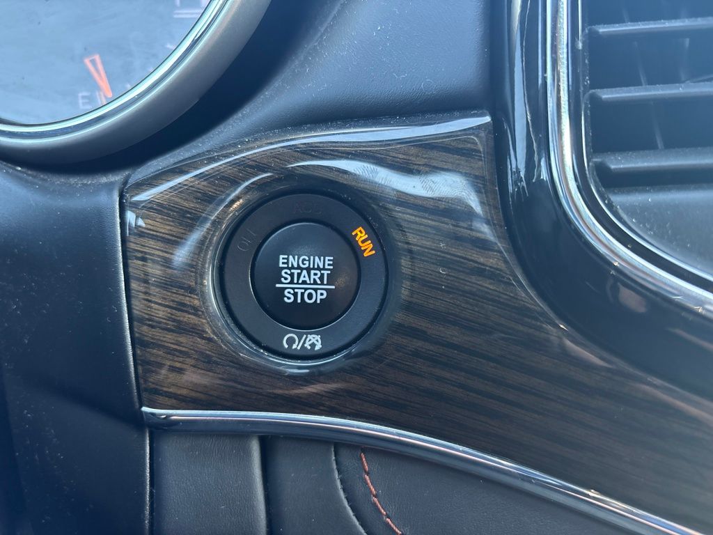 2019 Jeep Grand Cherokee Summit photo 21
