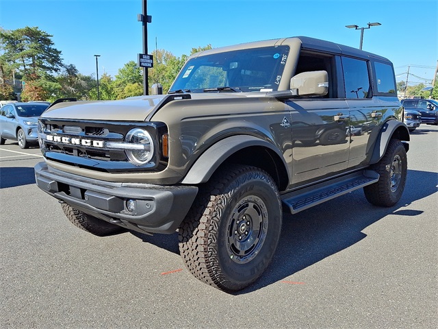 2025 Ford Bronco Outer Banks photo 3