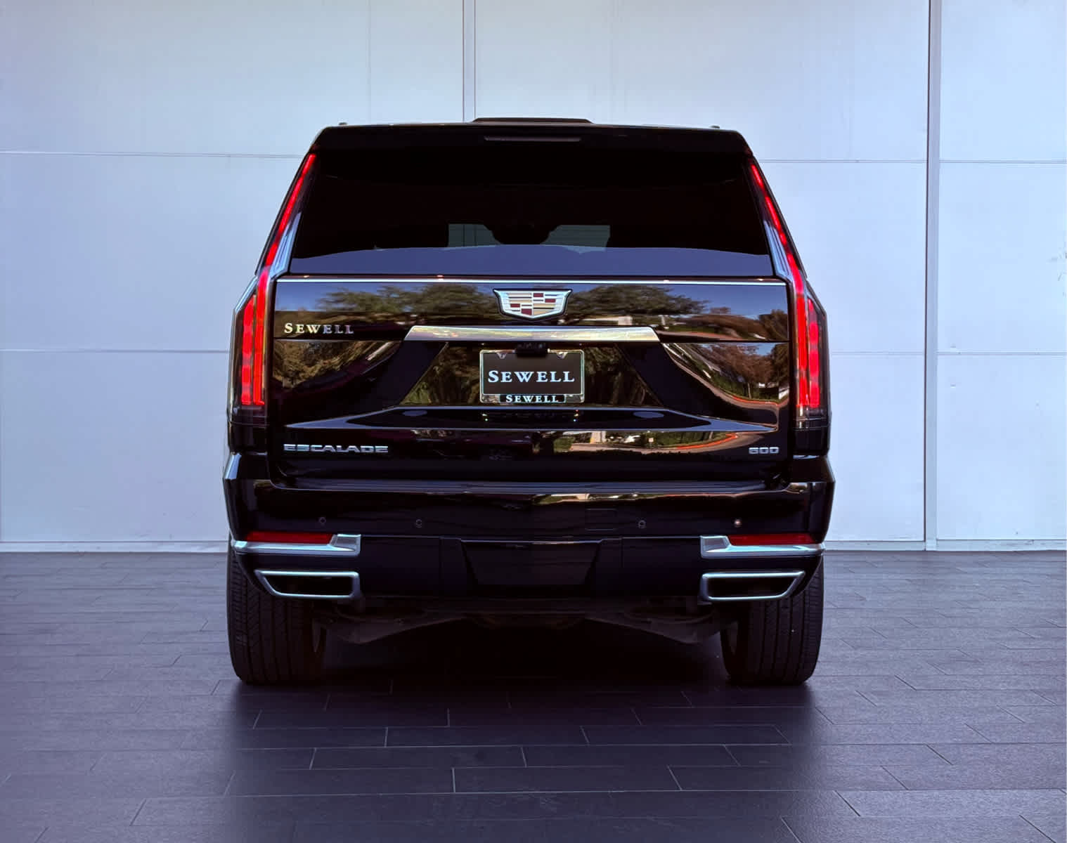 2025 Cadillac Escalade Premium Luxury photo 2