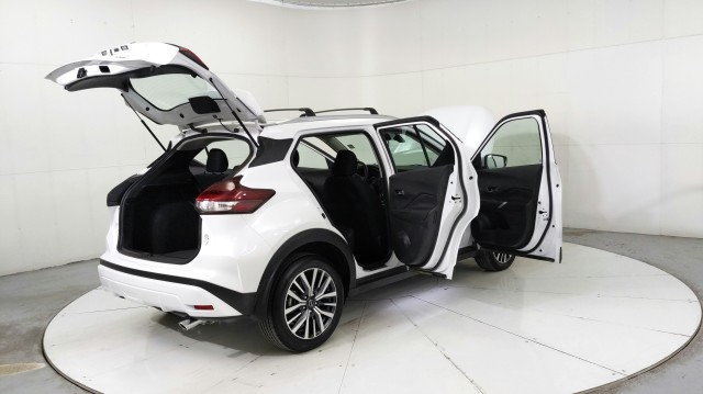 Used 2024 WHITE Nissan SV image 11