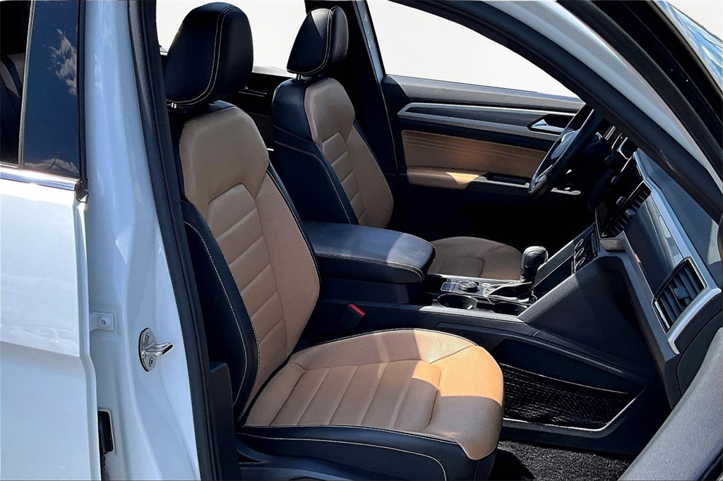 Image 7 of Pre-Owned 2022 Volkswagen Atlas Cross Sport 3.6L V6 SEL Premium R-Line