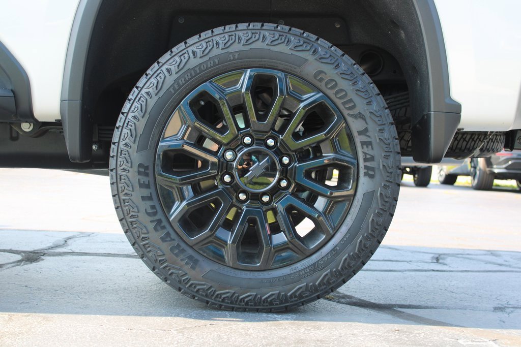 2025 Chevrolet Silverado 2500HD High Country photo 10