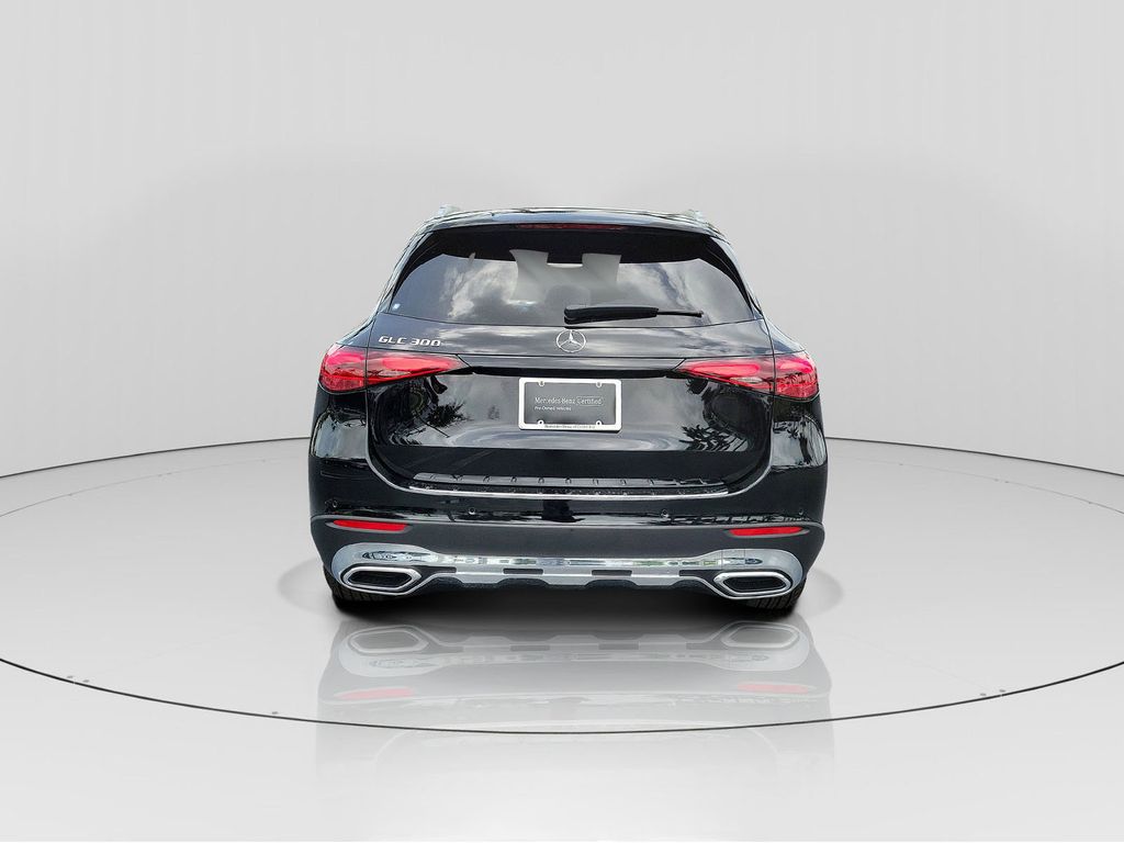 2025 Mercedes Benz GLC 300 photo 5