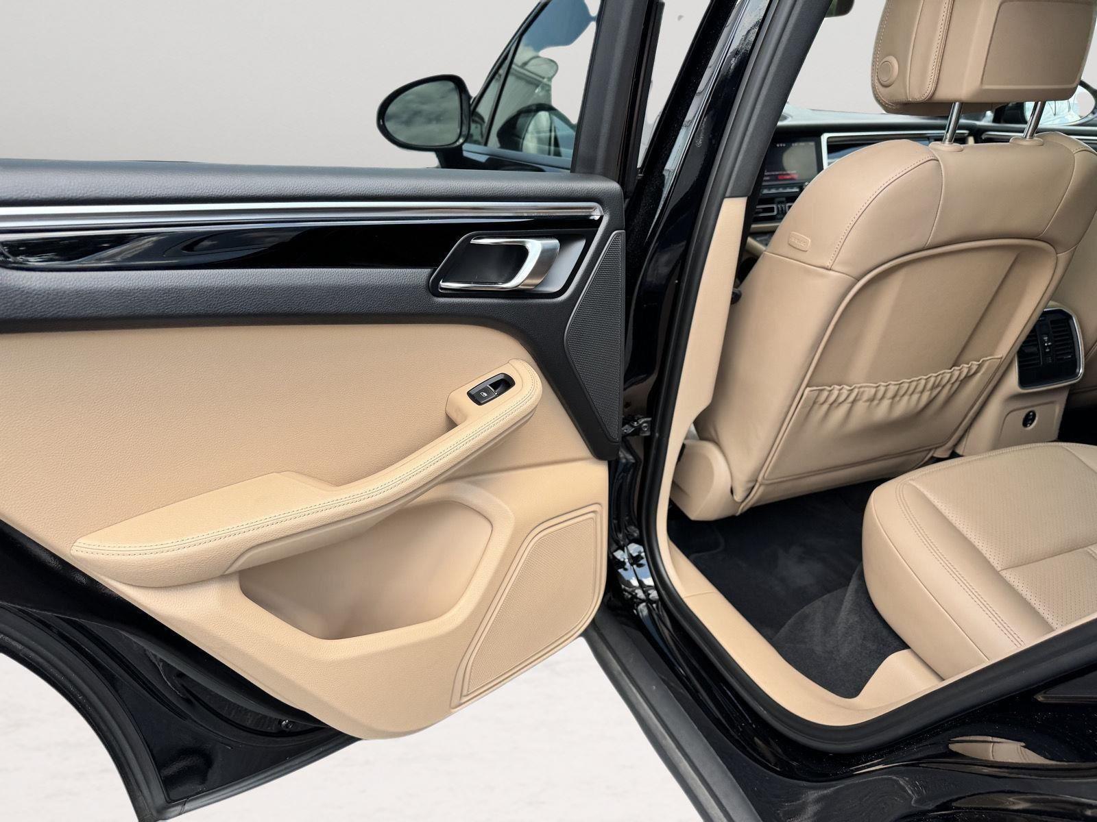 2021 Porsche Macan Base photo 31
