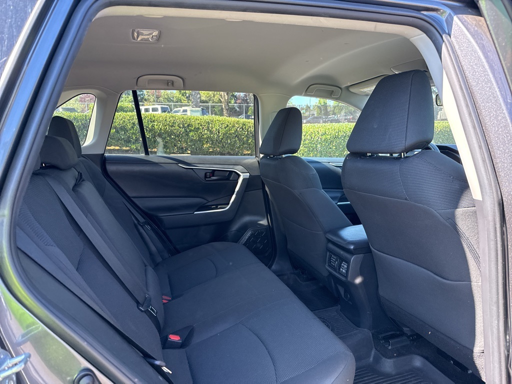 2021 Toyota RAV4 Hybrid LE photo 18