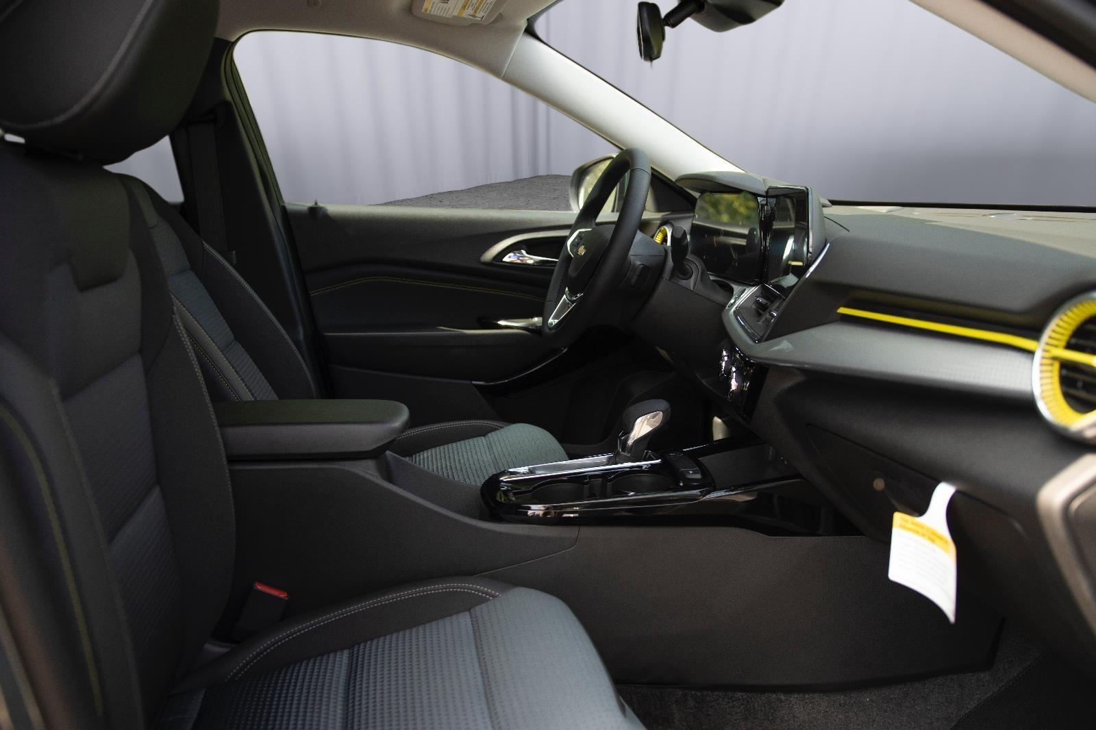 2025 Chevrolet Trax LT photo 23