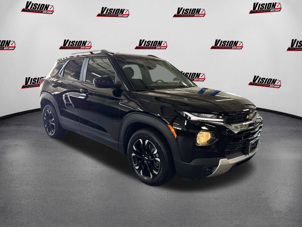 2022 Chevrolet Trailblazer LT photo 3