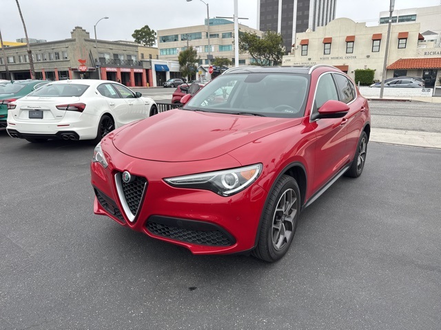 2019 Alfa Romeo Stelvio Ti photo 2