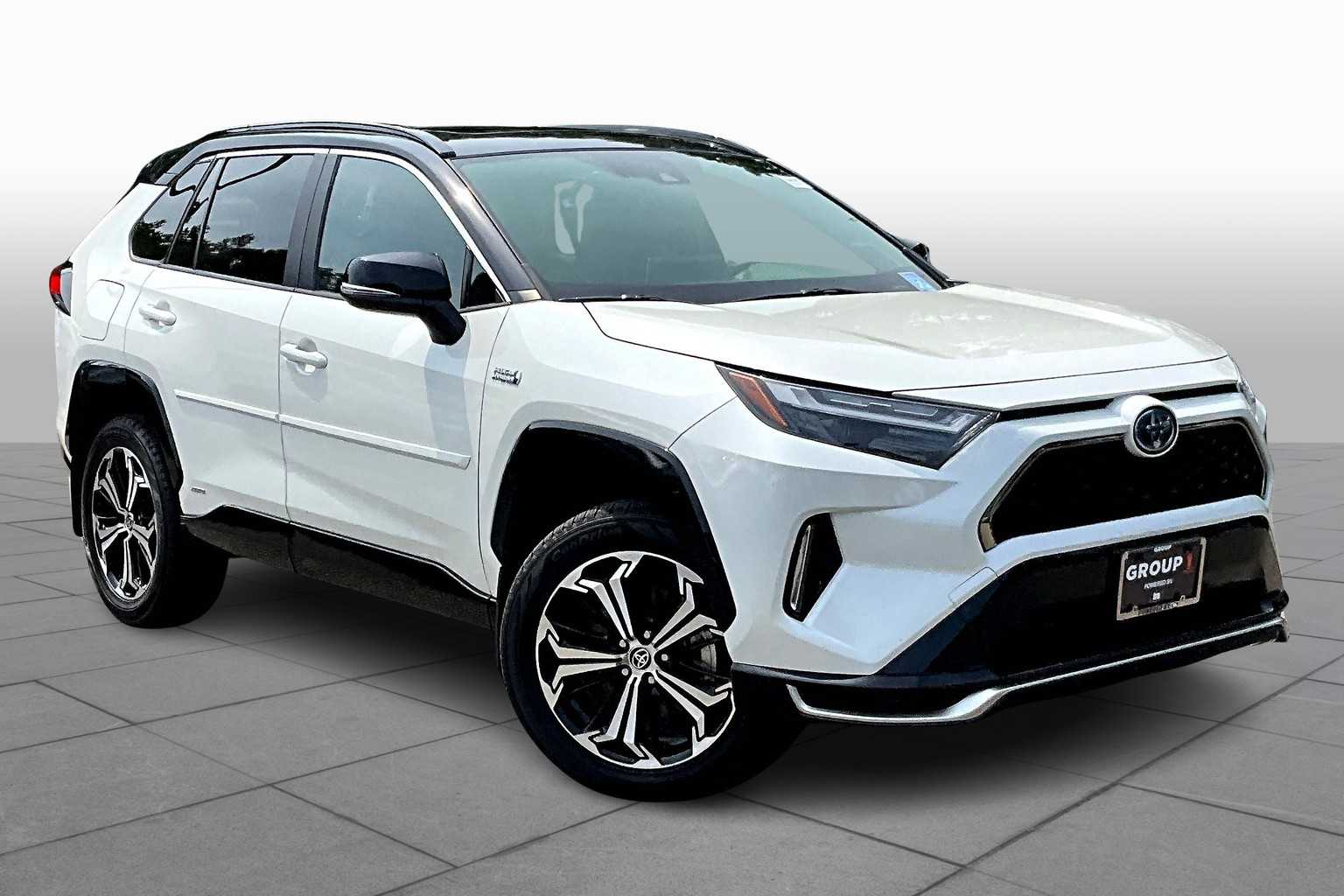 2022 Toyota RAV4 Prime XSE photo 2
