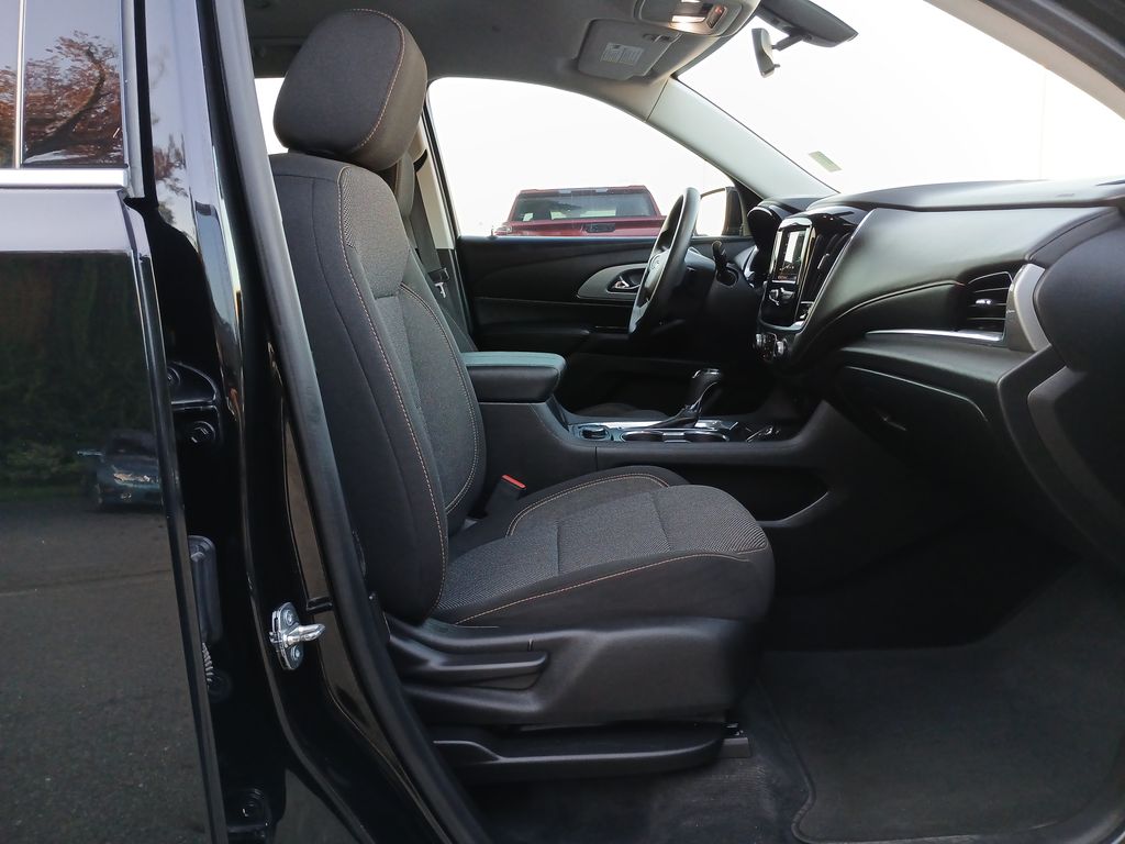 2020 Chevrolet Traverse LS photo 28