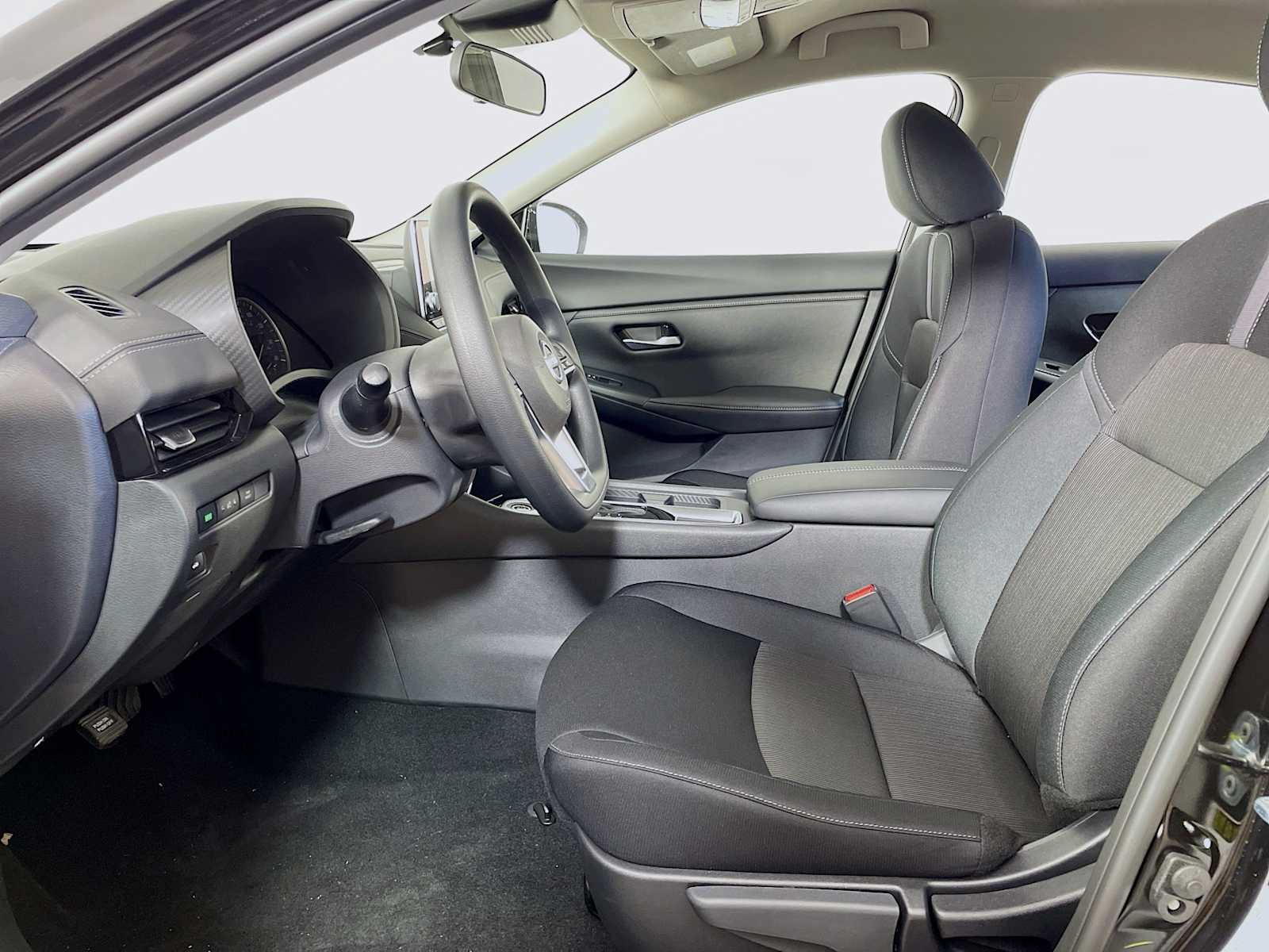 2025 Nissan Sentra SV photo 3