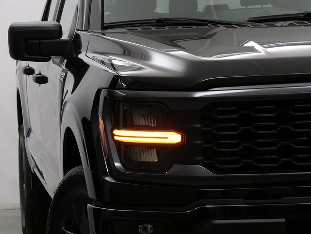 2025 Ford F-150 STX photo 4