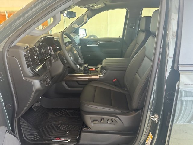 2026 Chevrolet Silverado 1500 LT photo 3