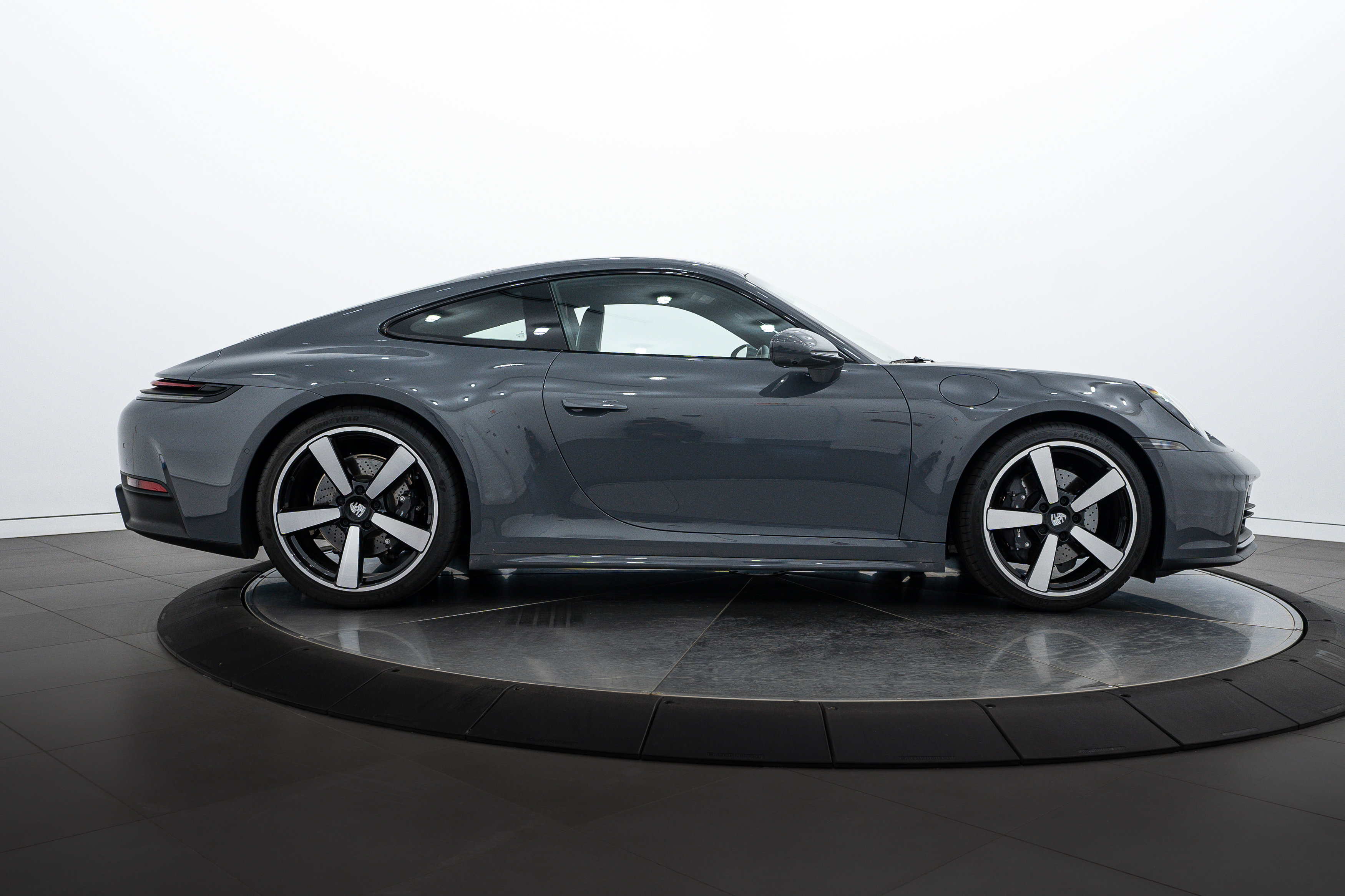 2025 Porsche 911 Coupe photo 6