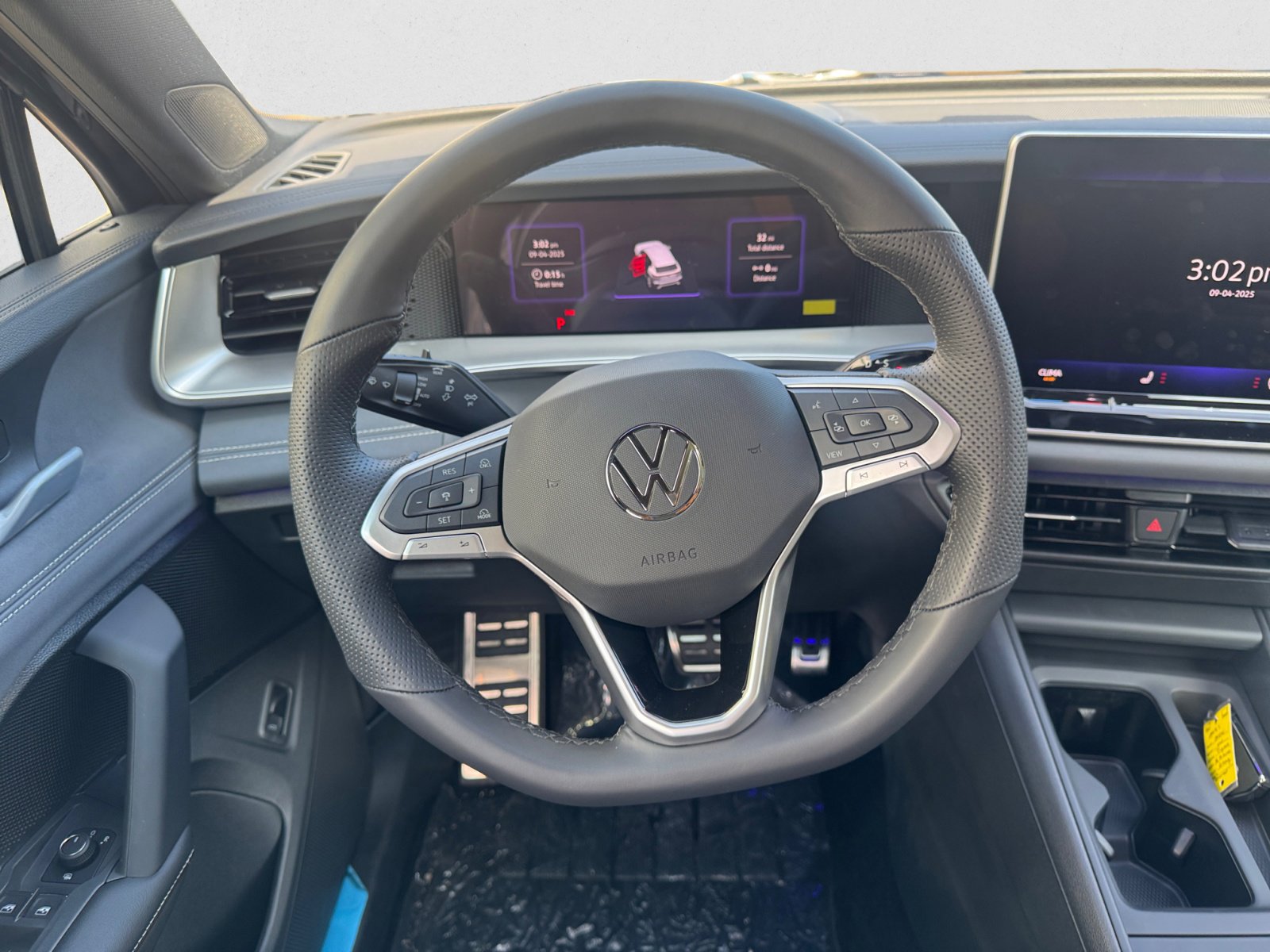 2025 Volkswagen Tiguan SE R-Line Black photo 12