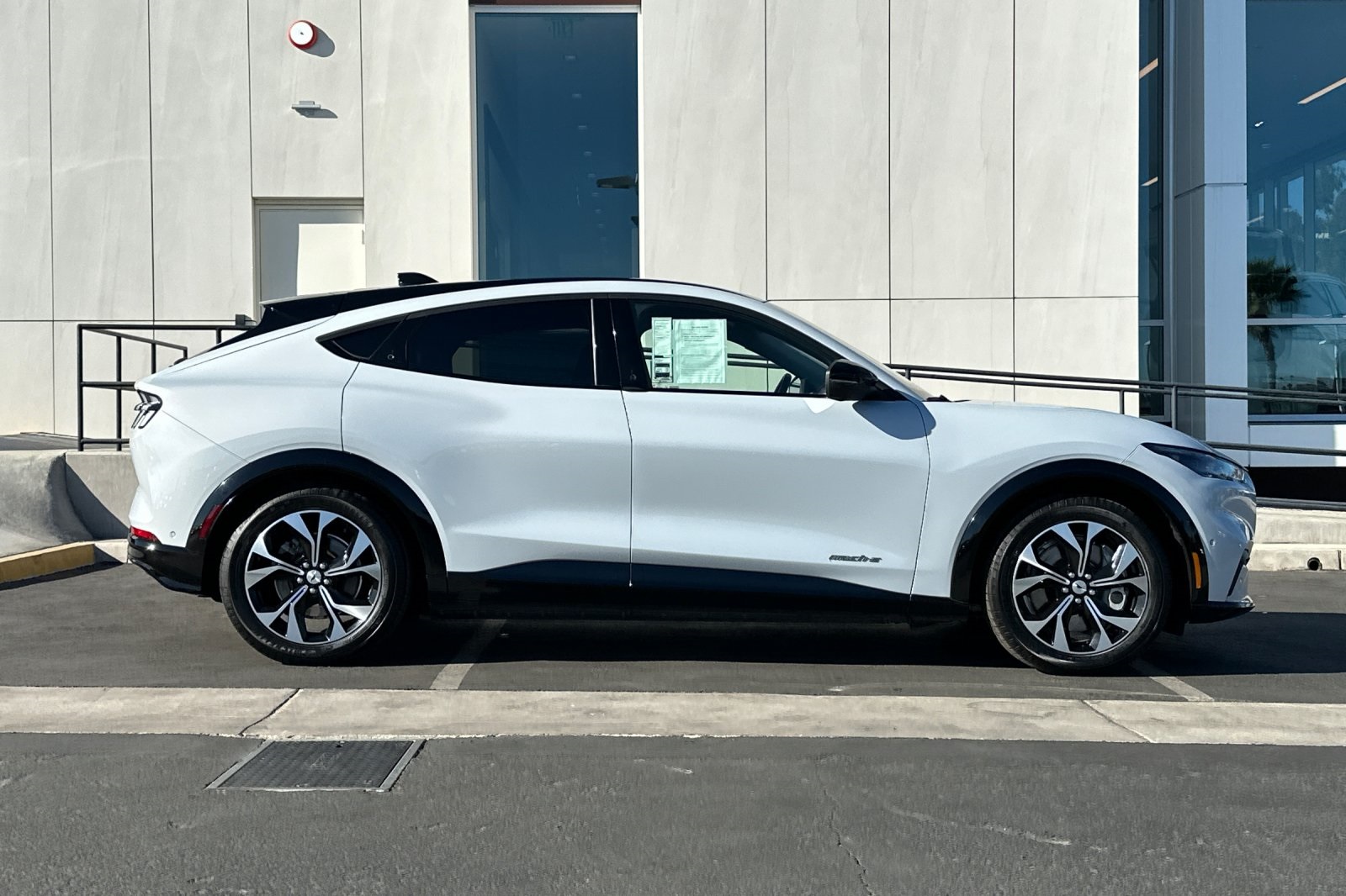 2021 Ford Mustang Mach-E Premium photo 2