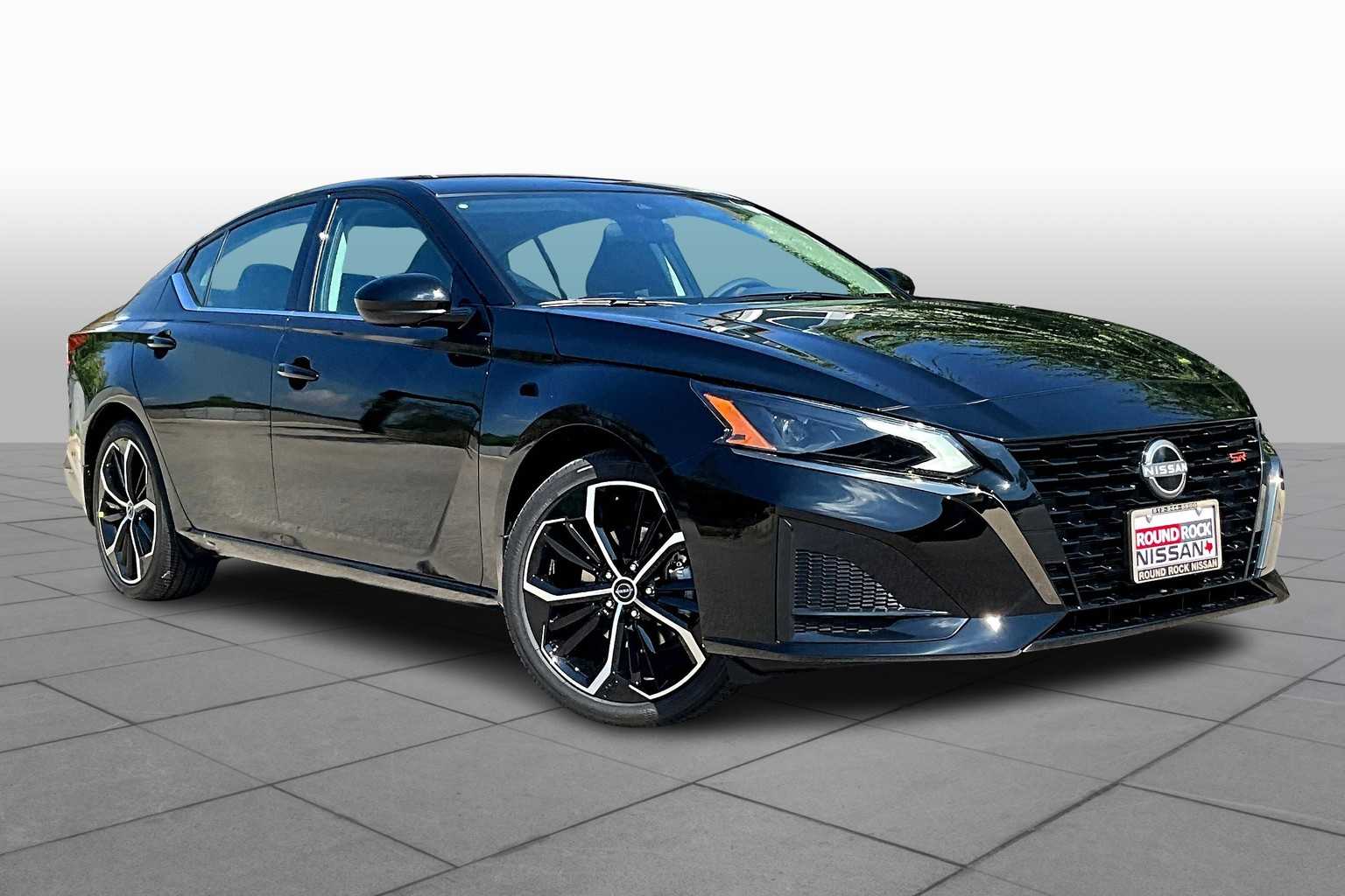2025 Nissan Altima SR photo 2
