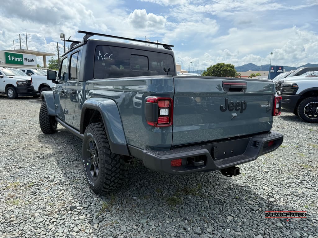 2025 Jeep Gladiator Sport photo 2