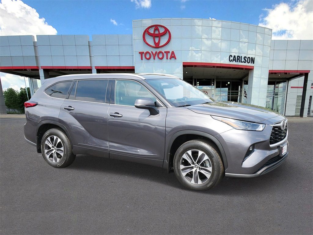 Certified 2022 Toyota Highlander XLE with VIN 5TDGZRBH9NS228322 for sale in Minneapolis, Minnesota