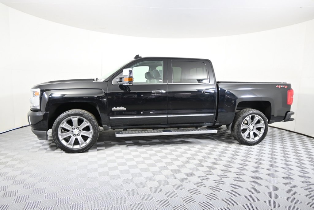 Used 2018 Chevrolet Silverado 1500 High Country with VIN 3GCUKTEJ1JG605351 for sale in Forest Lake, Minnesota