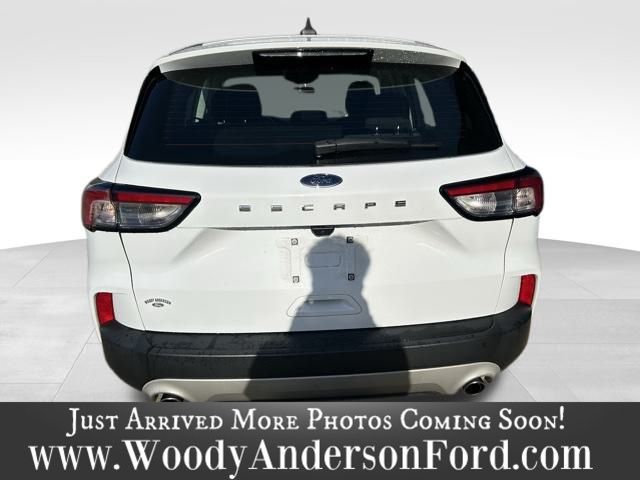 2022 Ford Escape S photo 4