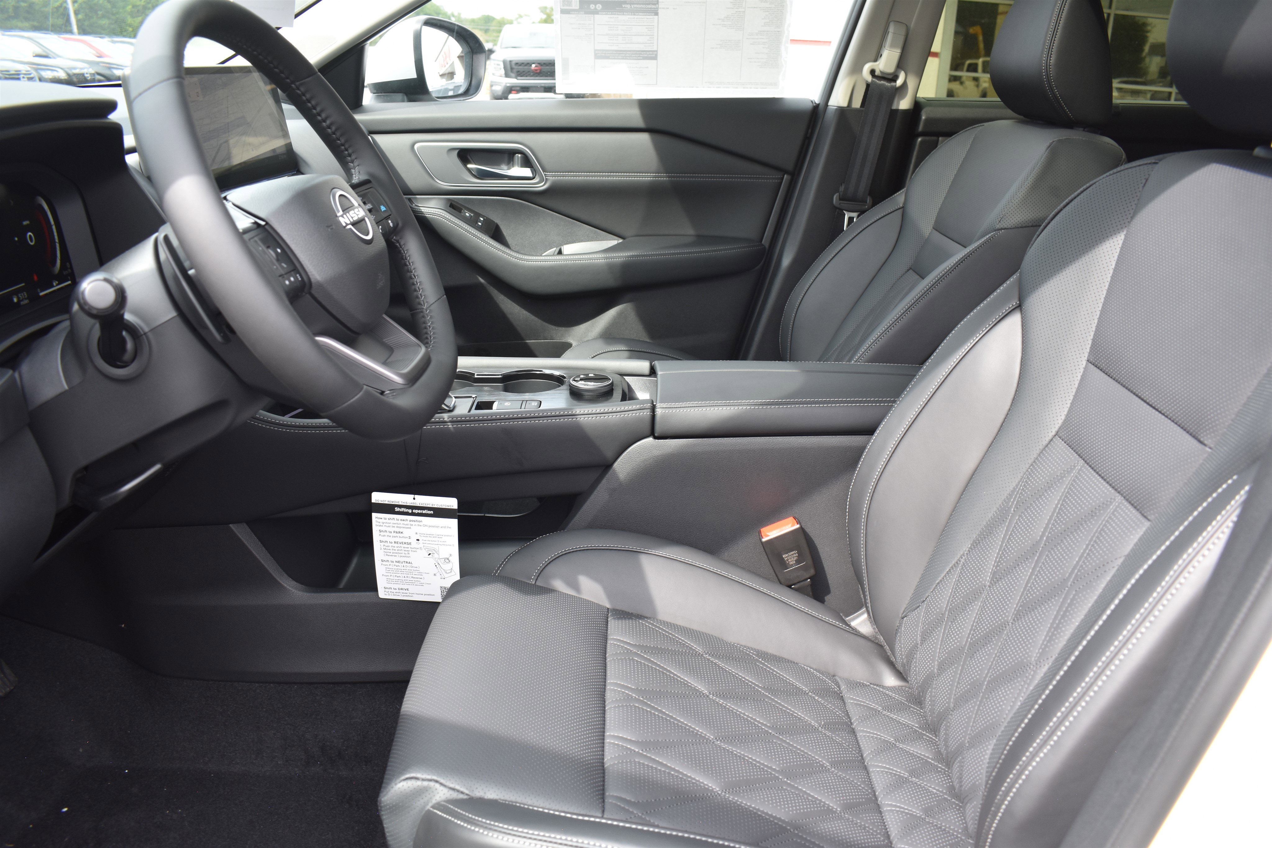 2026 Nissan Rogue Platinum photo 10