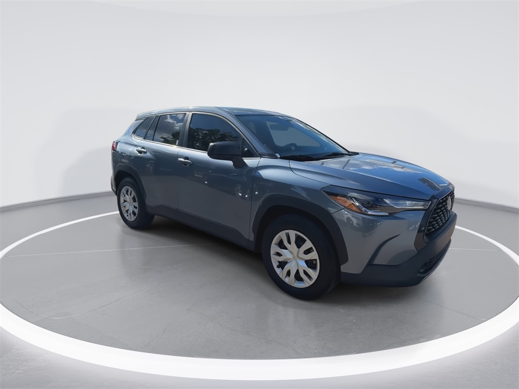 2022 Toyota Corolla Cross L photo 2