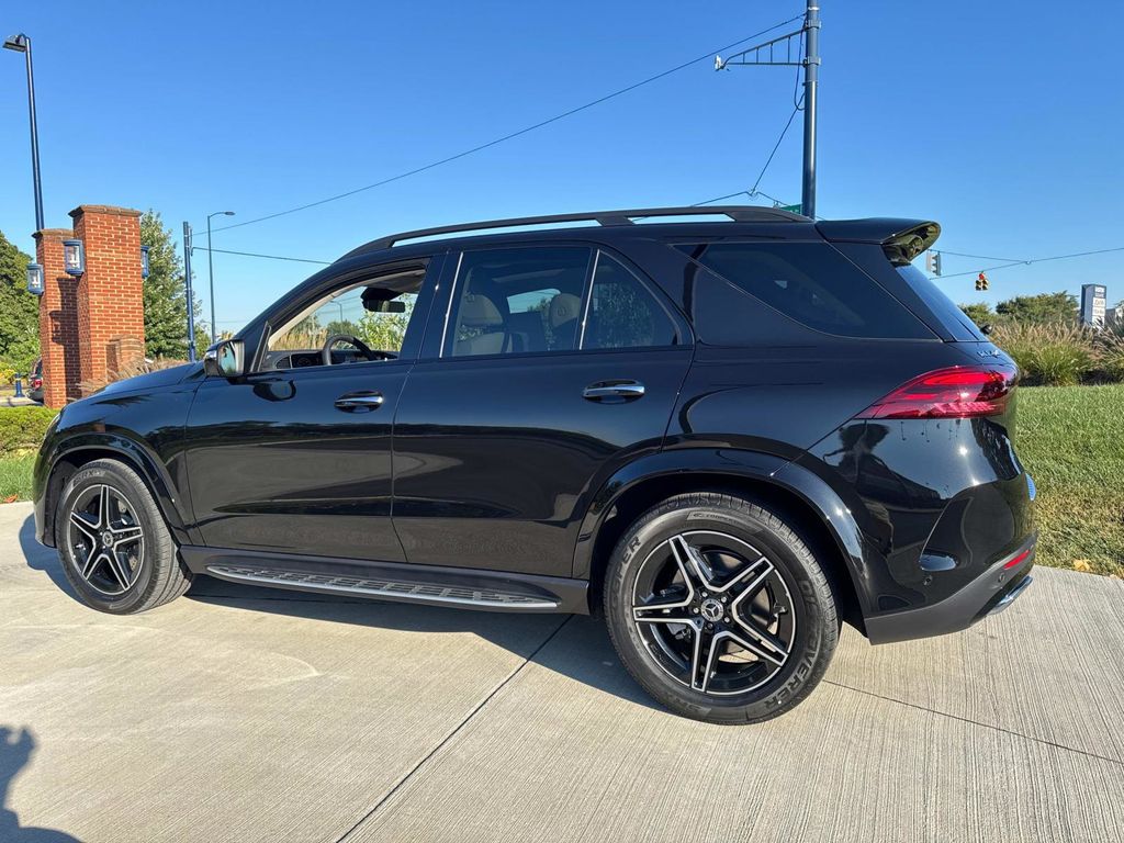2026 Mercedes Benz GLE 450 4MATIC photo 3
