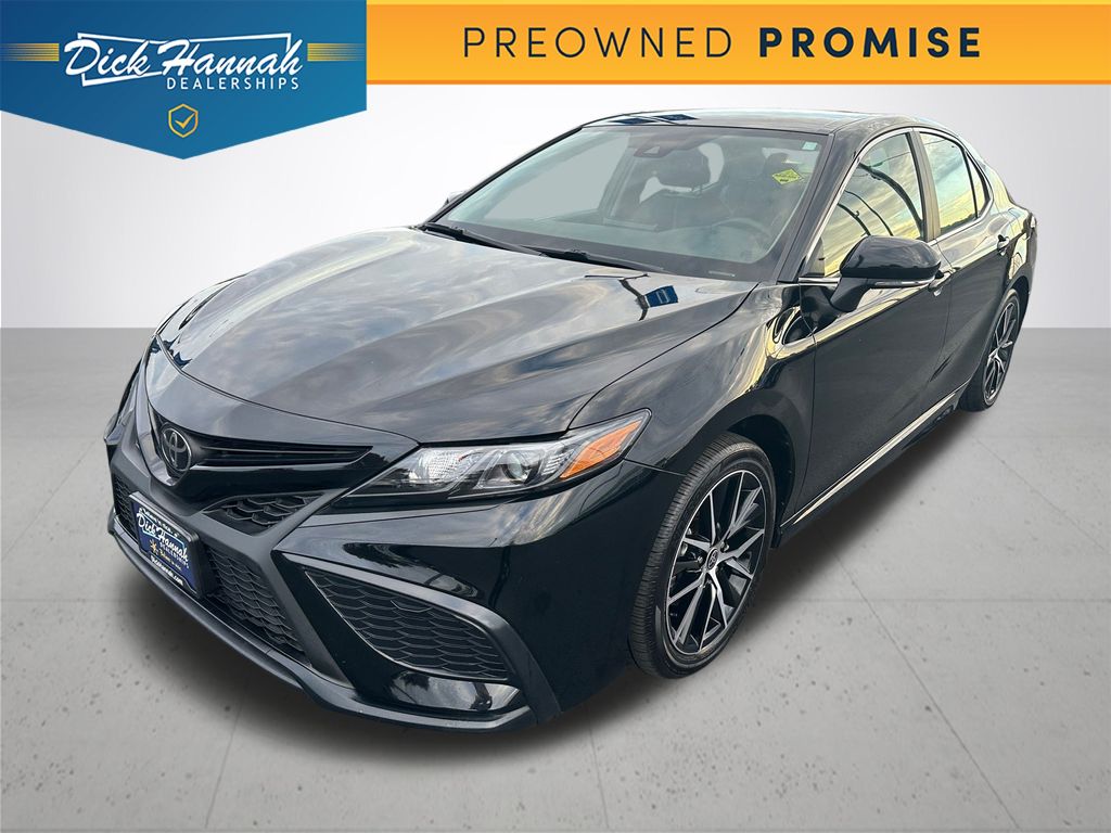 2024 Toyota Camry SE's photo