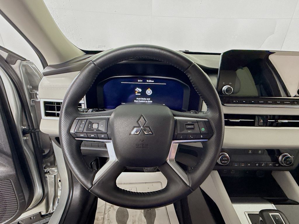 2024 Mitsubishi Outlander SEL photo 11