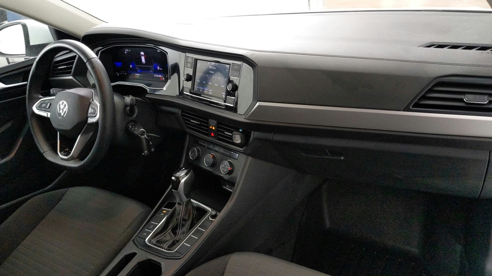 Used 2024 WHITE Volkswagen S image 27