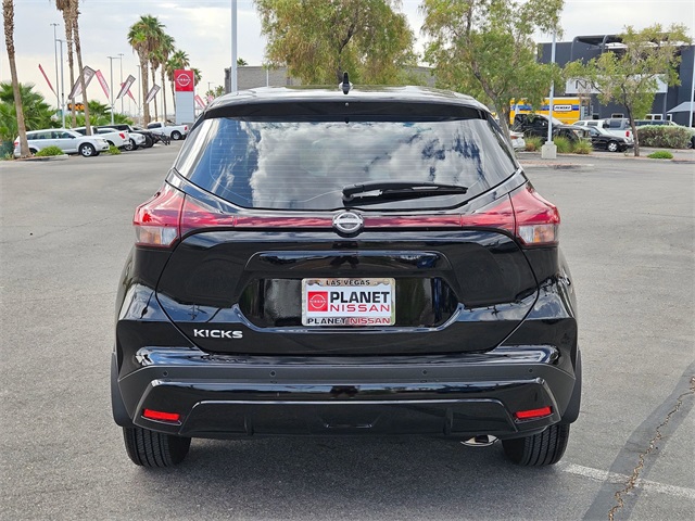 2025 Nissan Kicks Play S photo 9