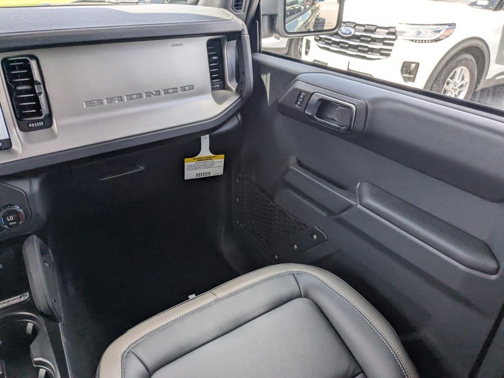 2025 Ford Bronco Outer Banks photo 17