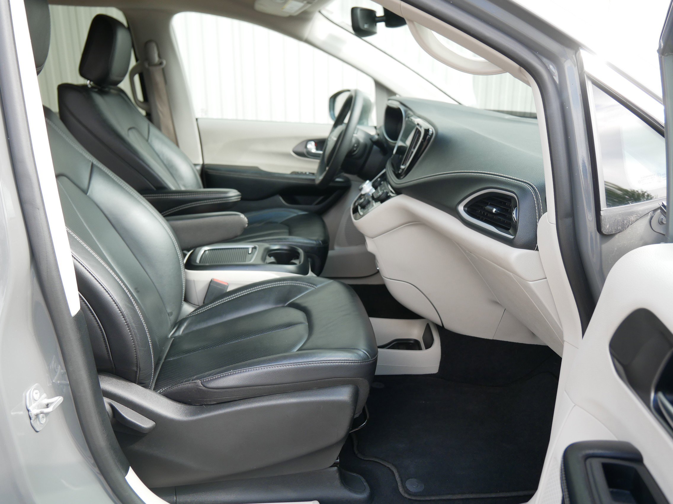 2022 Chrysler Pacifica Touring L photo 13