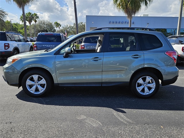2015 Subaru Forester Premium photo 2