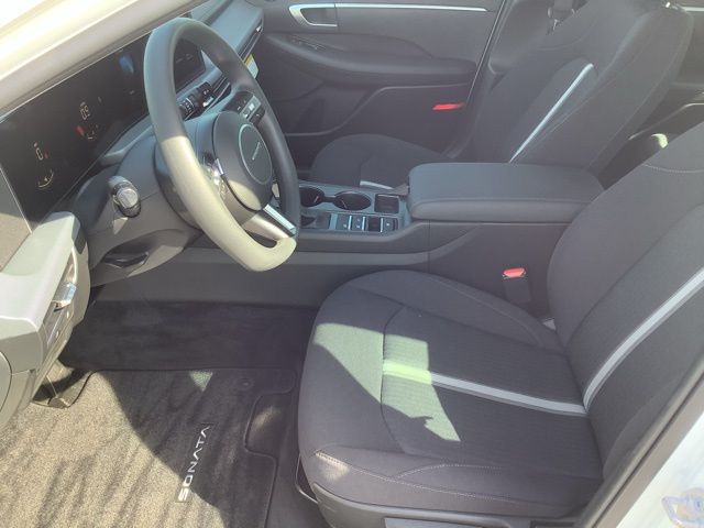 2025 Hyundai Sonata SE photo 9