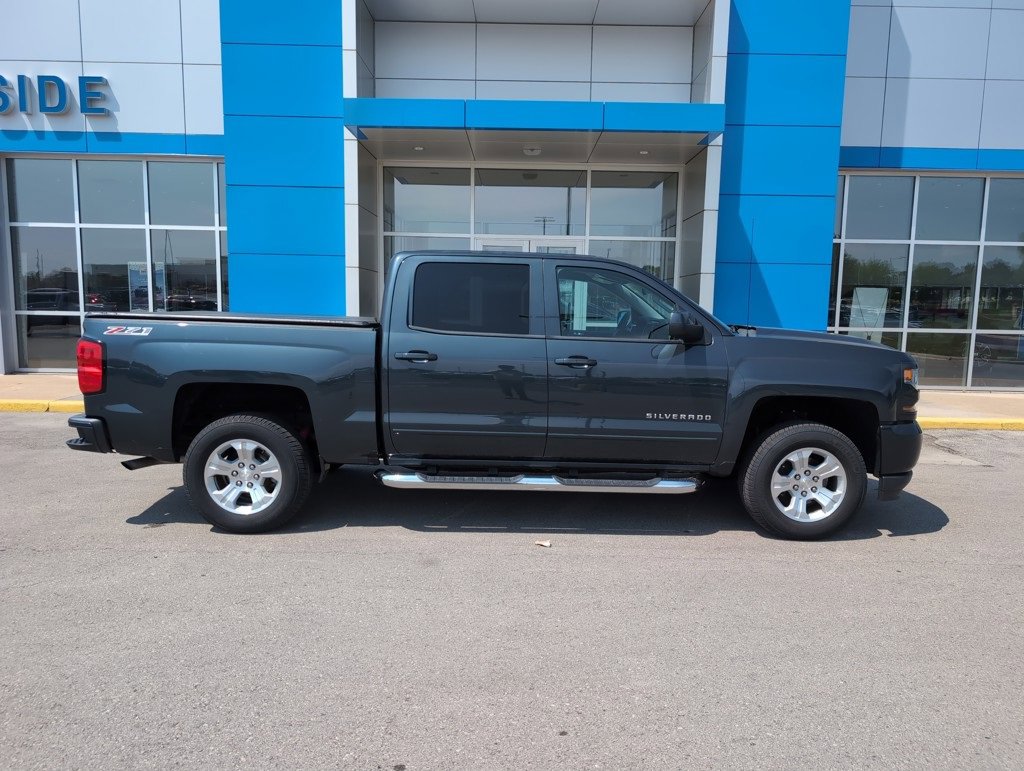 Used 2017 GRAPHITE METALLIC Chevrolet LT image 1