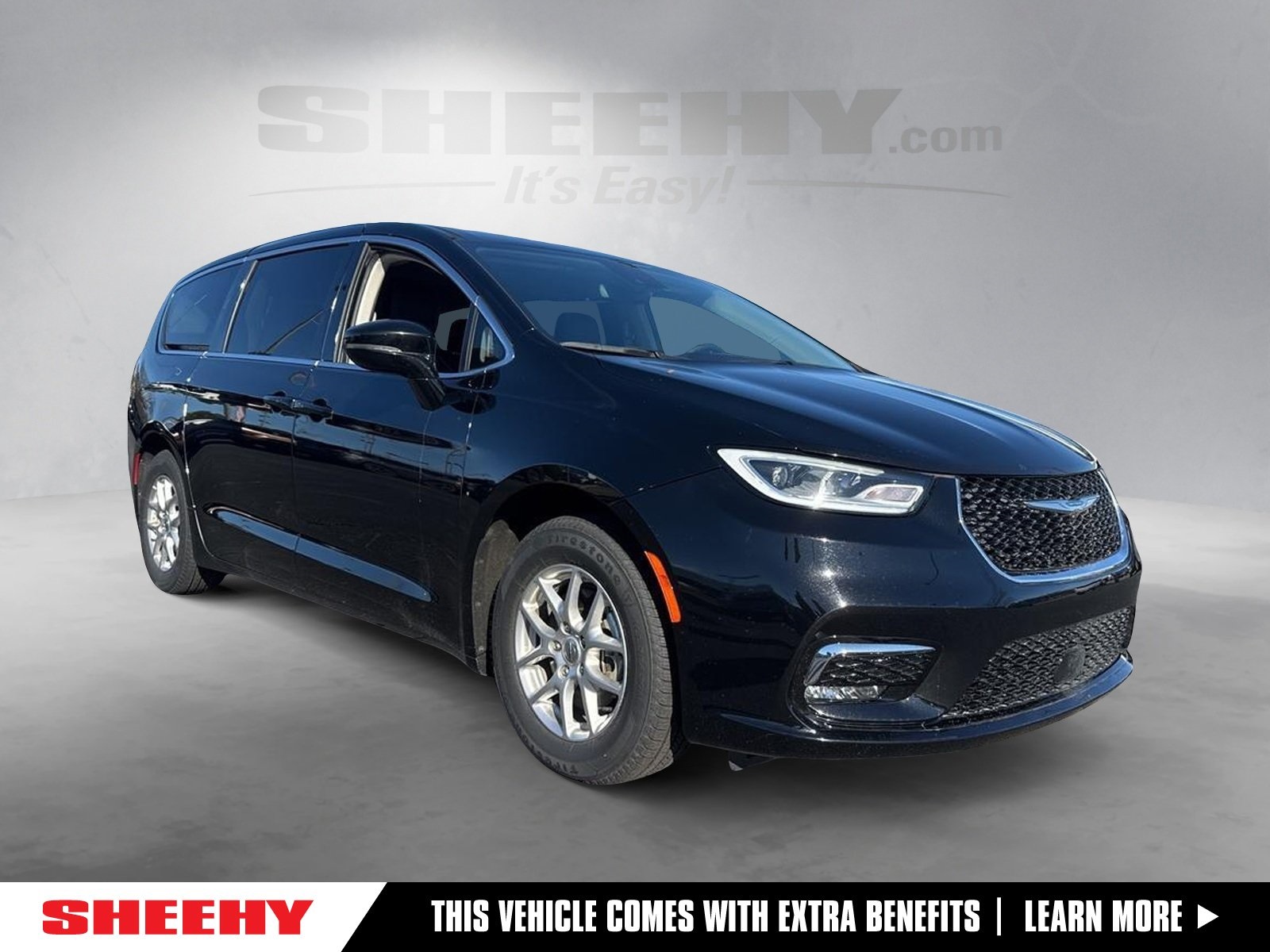 2024 Chrysler Pacifica Touring L's photo