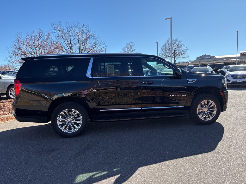 2023 Gmc Yukon XL SLT photo 4