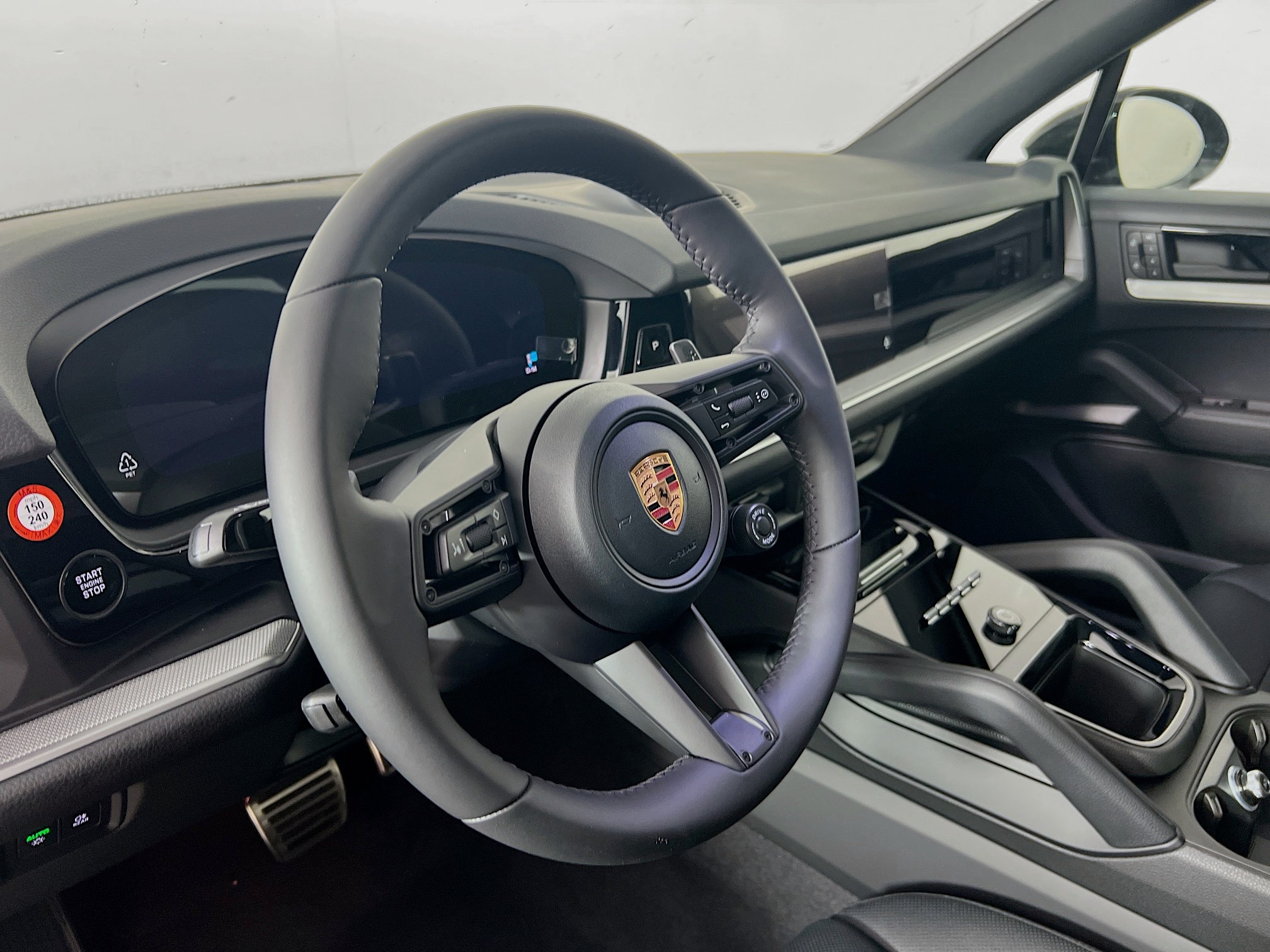 2026 Porsche Cayenne S E-Hybrid photo 3
