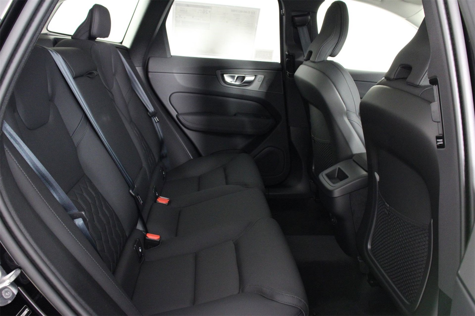 2026 Volvo XC60 B5 Plus photo 10