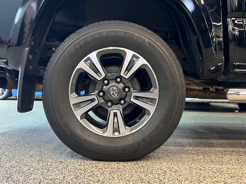 2019 Toyota Tacoma TRD Sport photo 17