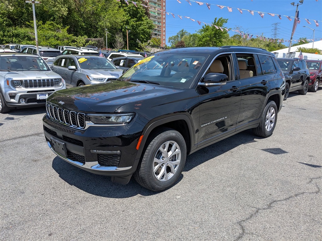 Used 2022 Black Jeep Limited image 1