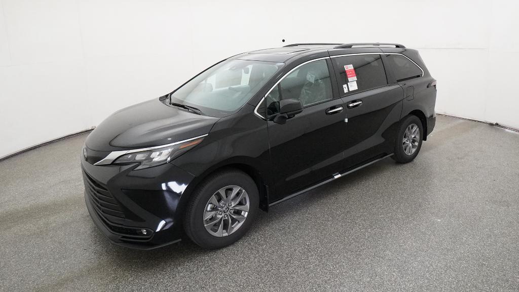 2026 Toyota Sienna XLE's photo
