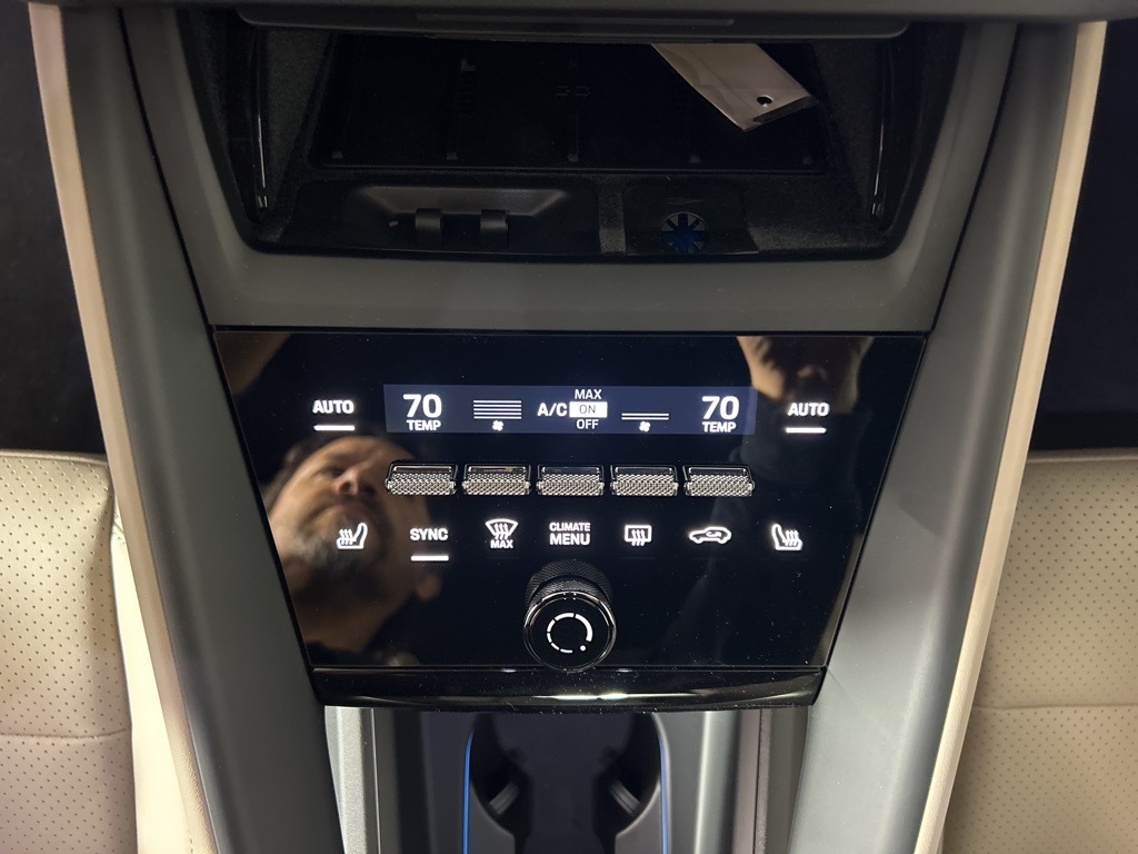 2025 Porsche Macan Electric photo 24